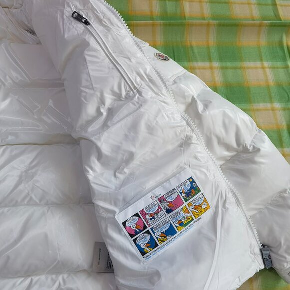 Lightweight Short Simple Moncler Down Jacket - Picture 7 of 10